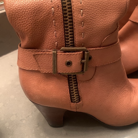 Boots - Picture 4 of 6